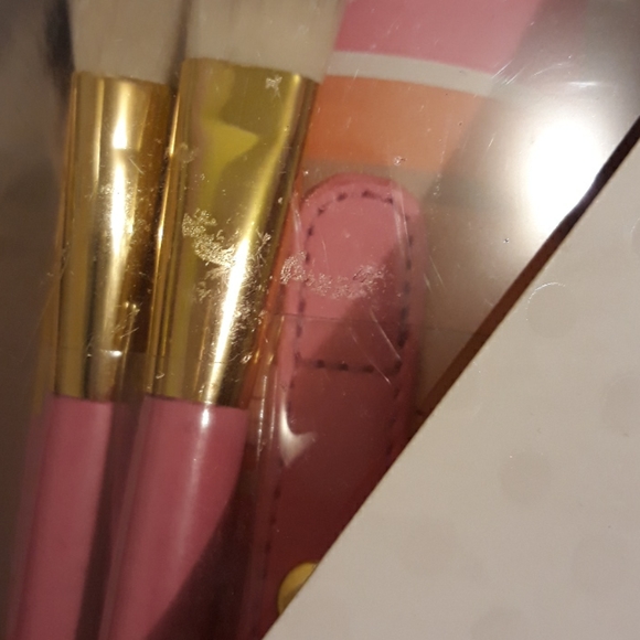 *SEALED* Isaac Mizrahi Brush Set with Case - Picture 11 of 12